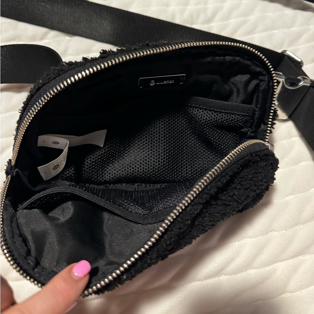 Lululemon Sherpa belt bag - Picture 4 of 5